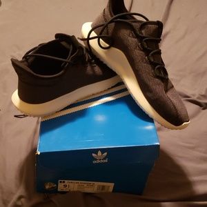 *NEW* Adidas tubular shadow